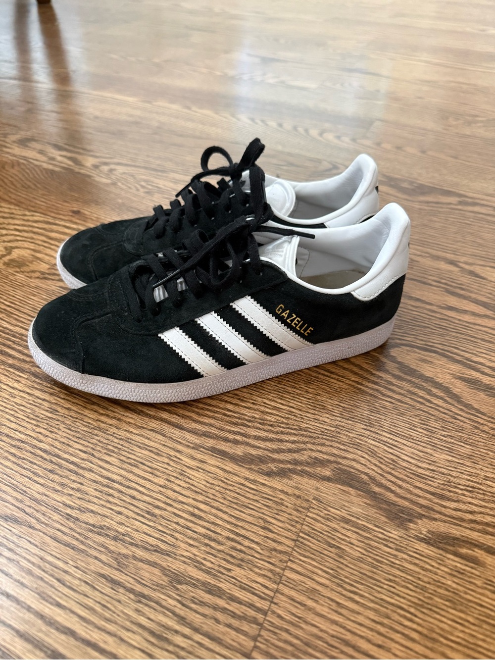 Adidas Gazelle Black/White Suede Classic Sneakers 5 Men’s/ 7 women’s